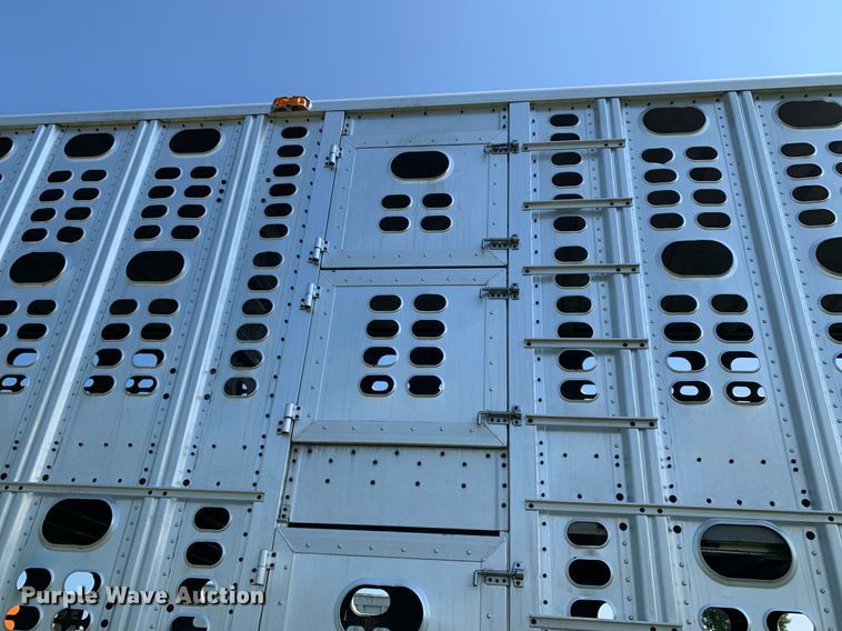 image for item LH9704 2003 Wilson PSDCL-402  livestock trailer