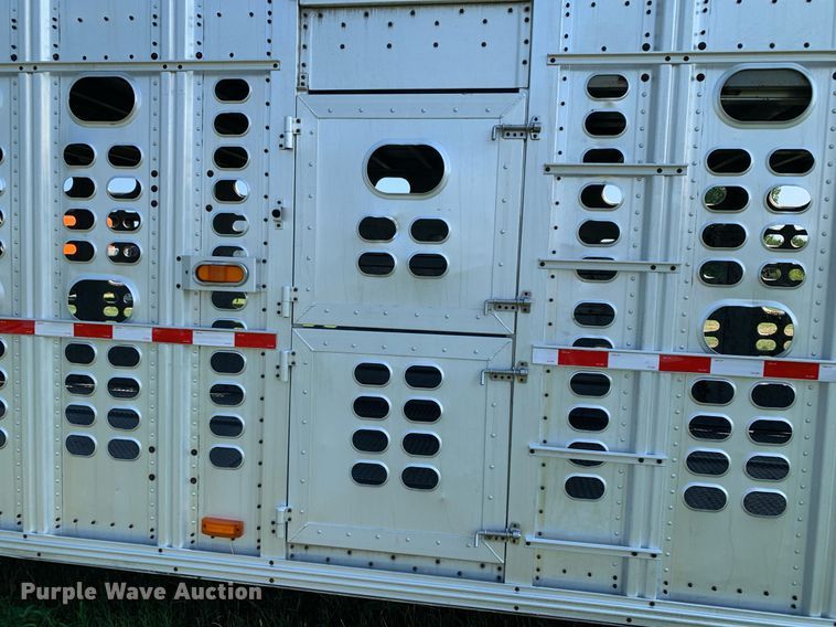 image for item LH9704 2003 Wilson PSDCL-402  livestock trailer