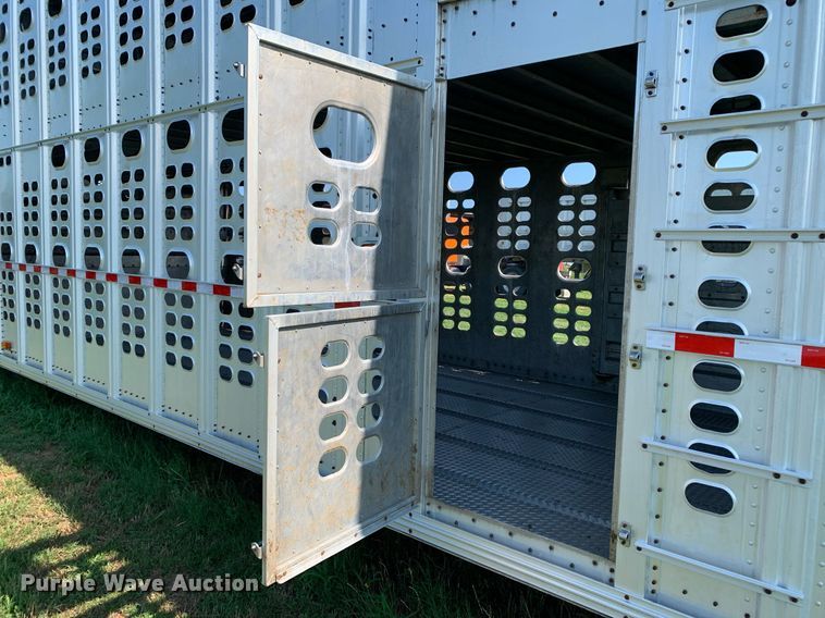image for item LH9704 2003 Wilson PSDCL-402  livestock trailer