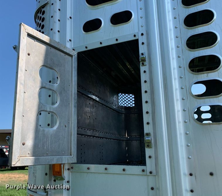 image for item LH9704 2003 Wilson PSDCL-402  livestock trailer