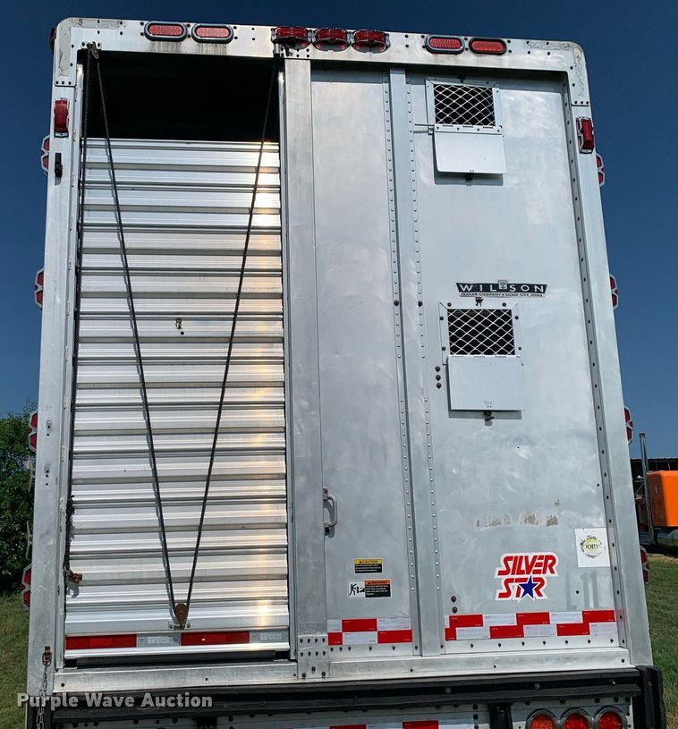 image for item LH9704 2003 Wilson PSDCL-402  livestock trailer