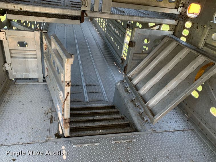 image for item LH9704 2003 Wilson PSDCL-402  livestock trailer