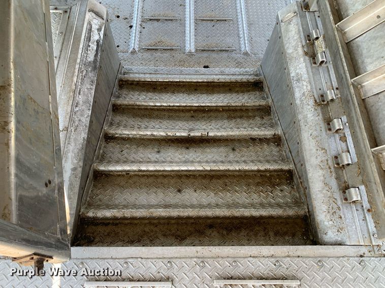 image for item LH9704 2003 Wilson PSDCL-402  livestock trailer