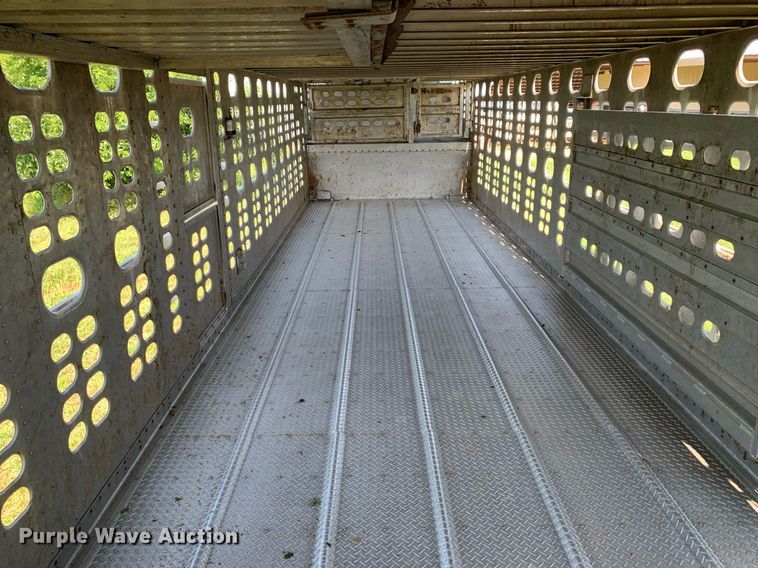 image for item LH9704 2003 Wilson PSDCL-402  livestock trailer