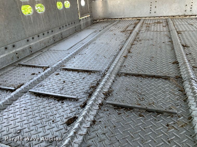 image for item LH9704 2003 Wilson PSDCL-402  livestock trailer