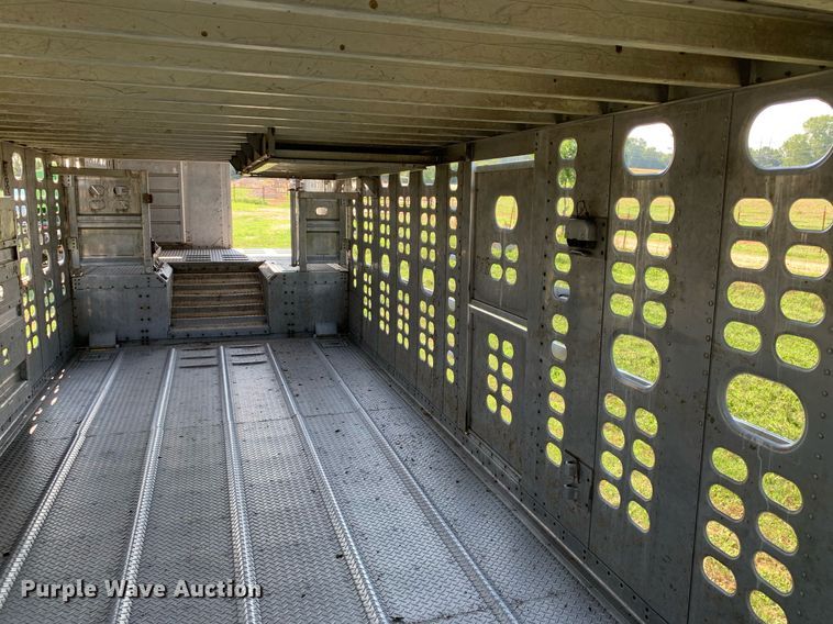 image for item LH9704 2003 Wilson PSDCL-402  livestock trailer