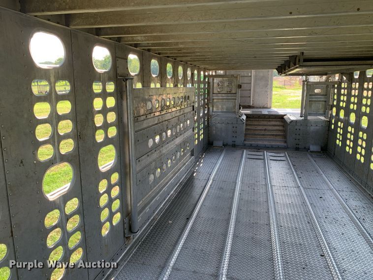 image for item LH9704 2003 Wilson PSDCL-402  livestock trailer