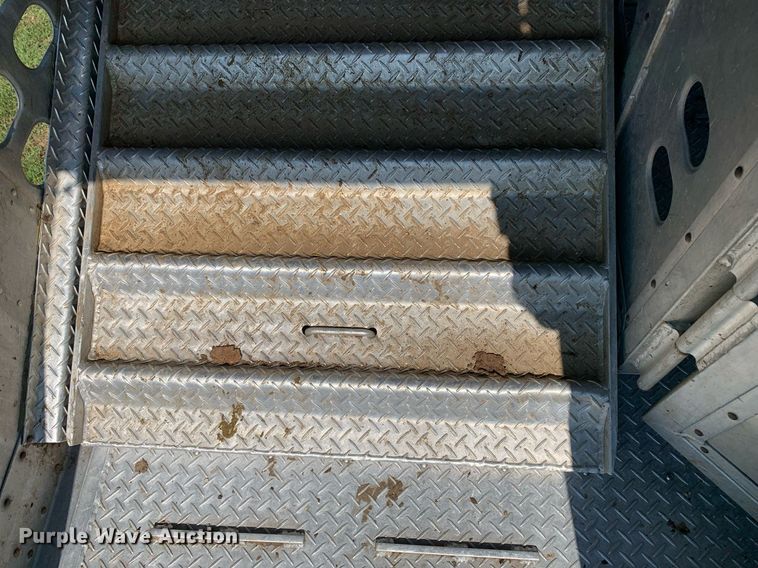 image for item LH9704 2003 Wilson PSDCL-402  livestock trailer