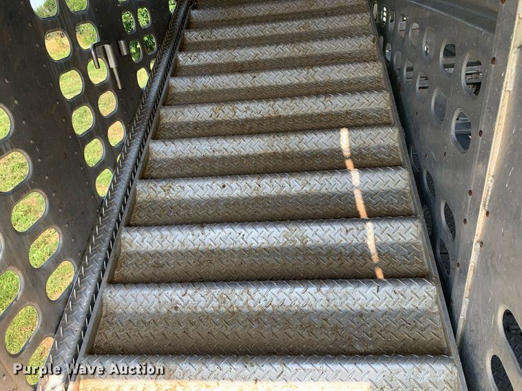 image for item LH9704 2003 Wilson PSDCL-402  livestock trailer