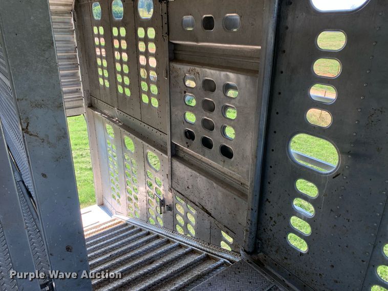 image for item LH9704 2003 Wilson PSDCL-402  livestock trailer