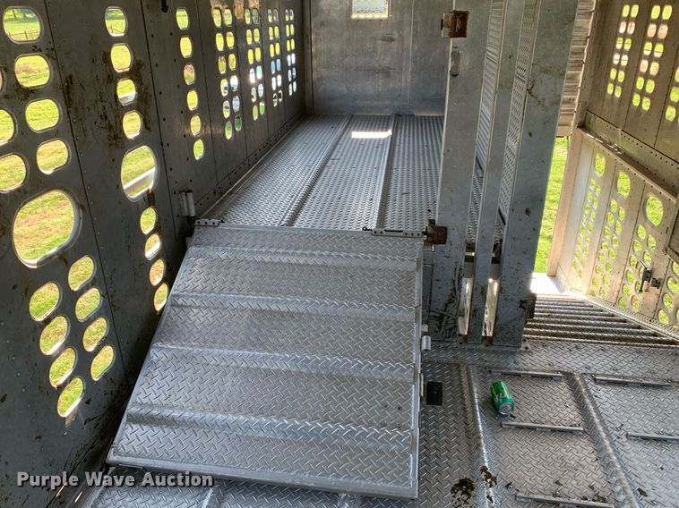 image for item LH9704 2003 Wilson PSDCL-402  livestock trailer