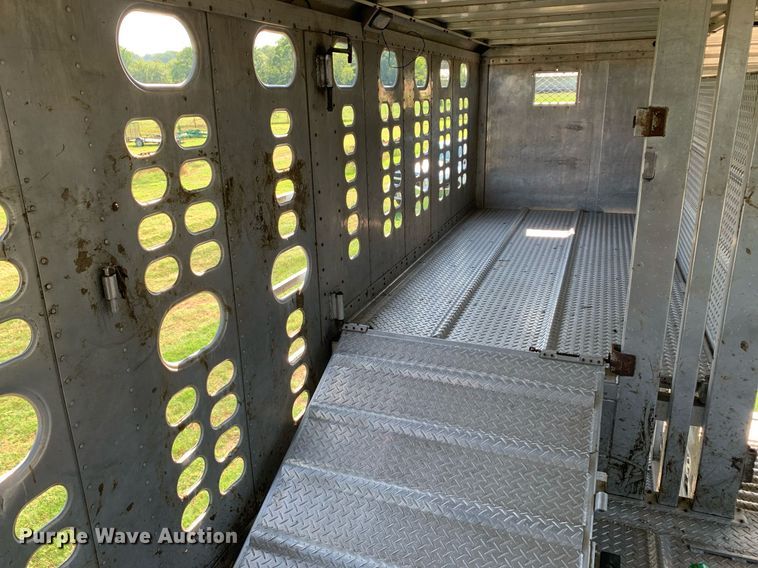 image for item LH9704 2003 Wilson PSDCL-402  livestock trailer