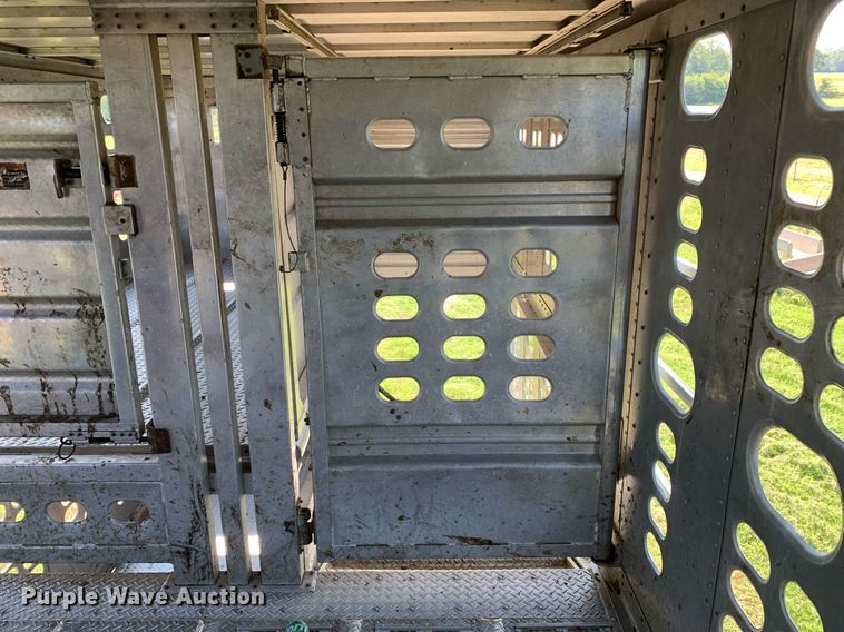 image for item LH9704 2003 Wilson PSDCL-402  livestock trailer