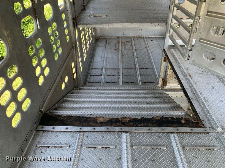 image for item LH9704 2003 Wilson PSDCL-402  livestock trailer