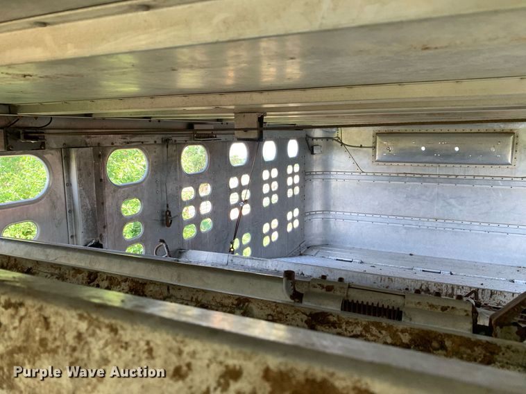 image for item LH9704 2003 Wilson PSDCL-402  livestock trailer