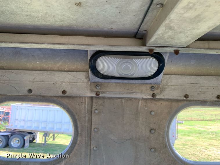 image for item LH9704 2003 Wilson PSDCL-402  livestock trailer