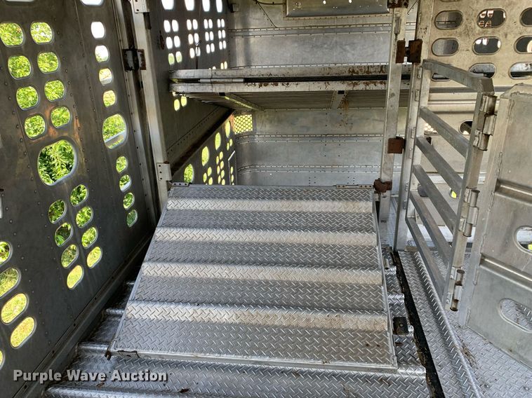 image for item LH9704 2003 Wilson PSDCL-402  livestock trailer