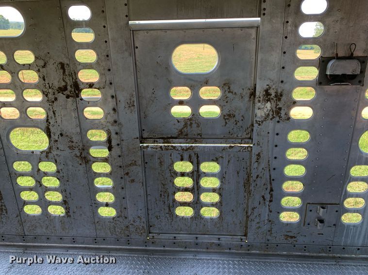 image for item LH9704 2003 Wilson PSDCL-402  livestock trailer