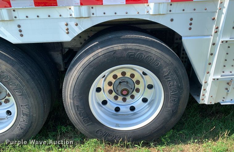 image for item LH9704 2003 Wilson PSDCL-402  livestock trailer