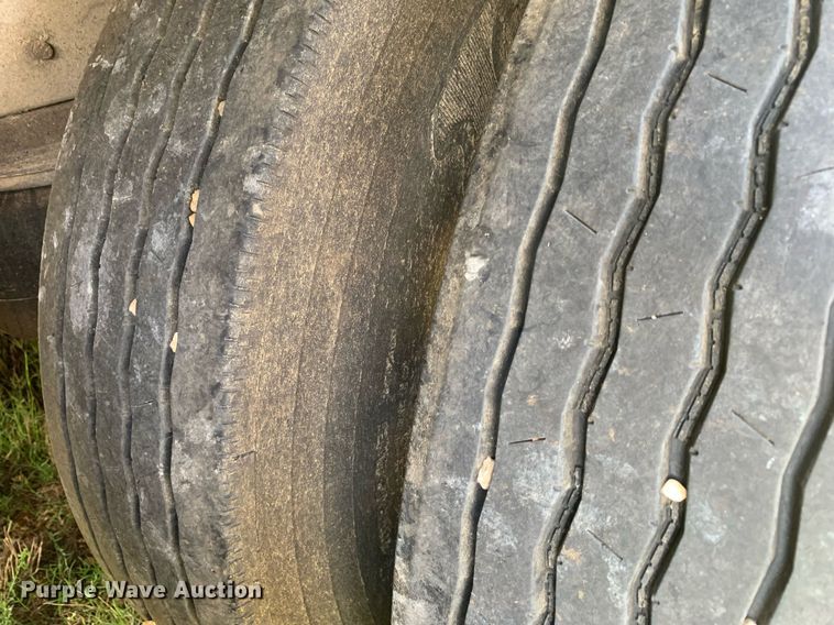 image for item LH9704 2003 Wilson PSDCL-402  livestock trailer