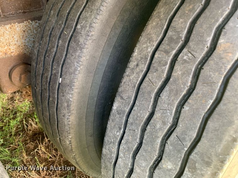 image for item LH9704 2003 Wilson PSDCL-402  livestock trailer