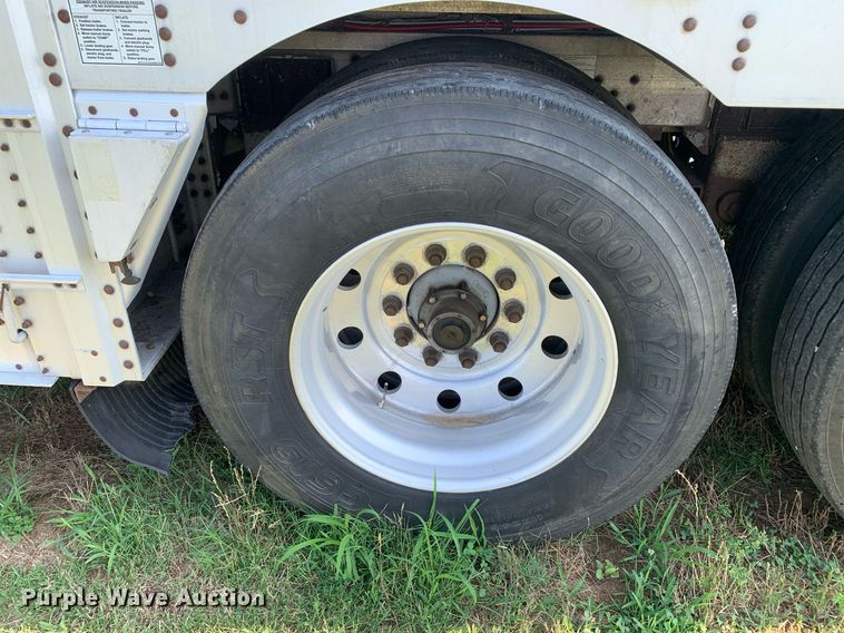 image for item LH9704 2003 Wilson PSDCL-402  livestock trailer