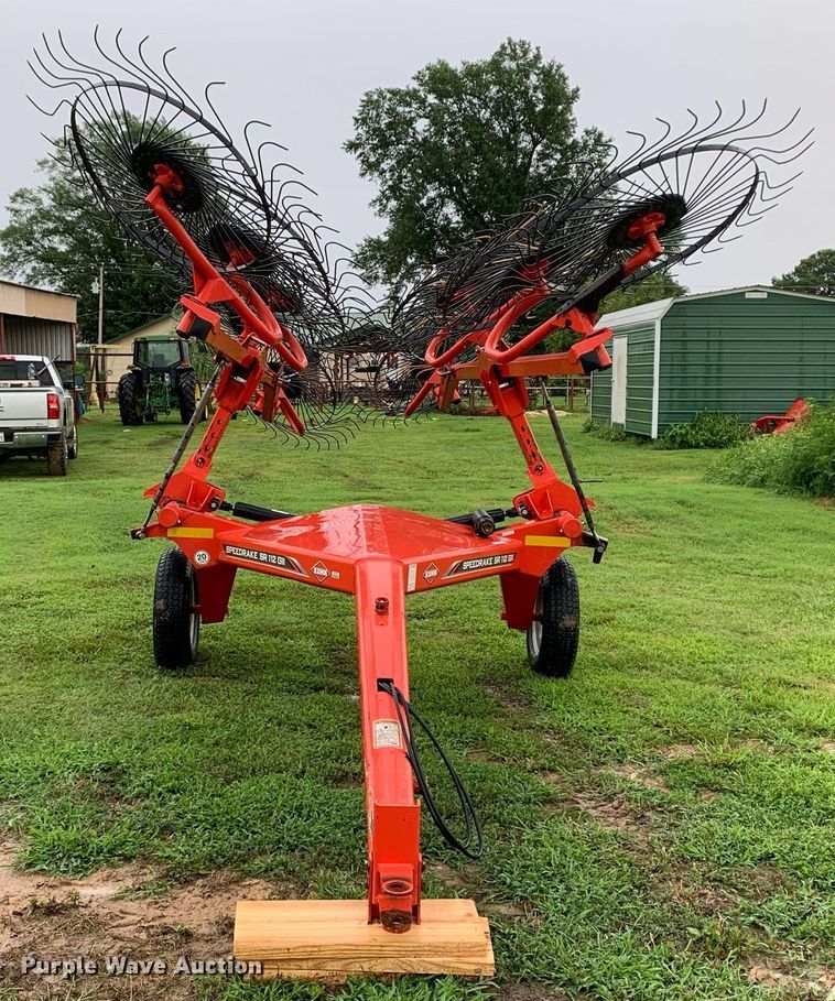image for item LH9758 Kuhn SR112 GII  hay rake