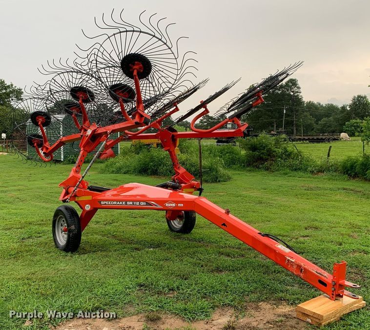 image for item LH9758 Kuhn SR112 GII  hay rake