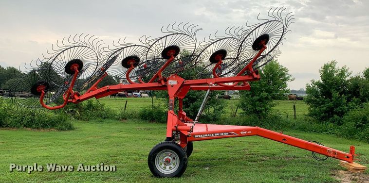 image for item LH9758 Kuhn SR112 GII  hay rake