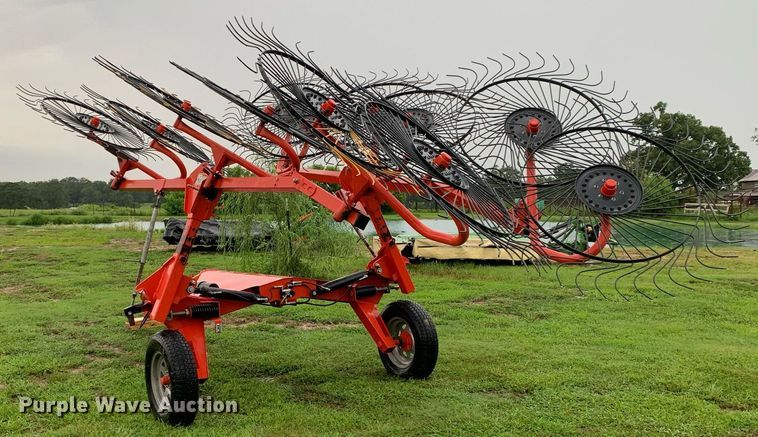 image for item LH9758 Kuhn SR112 GII  hay rake