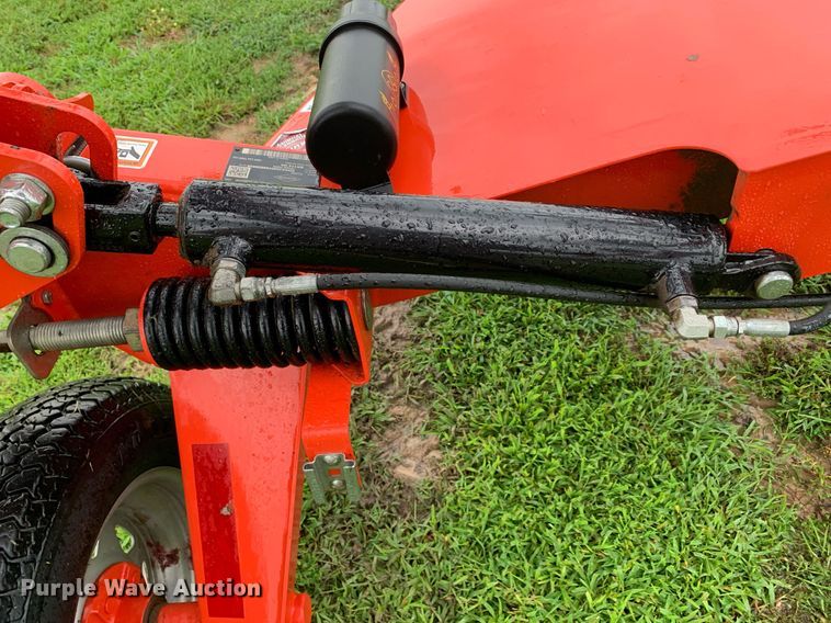 image for item LH9758 Kuhn SR112 GII  hay rake