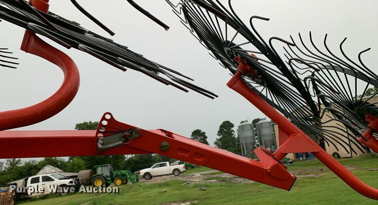 image for item LH9758 Kuhn SR112 GII  hay rake