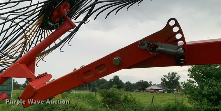 image for item LH9758 Kuhn SR112 GII  hay rake