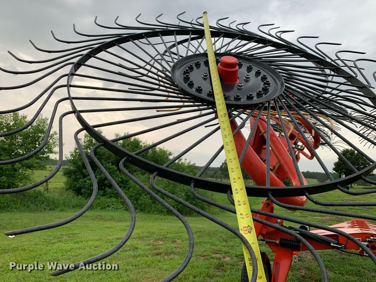 image for item LH9758 Kuhn SR112 GII  hay rake