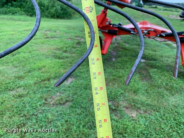 image for item LH9758 Kuhn SR112 GII  hay rake