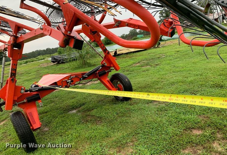 image for item LH9758 Kuhn SR112 GII  hay rake