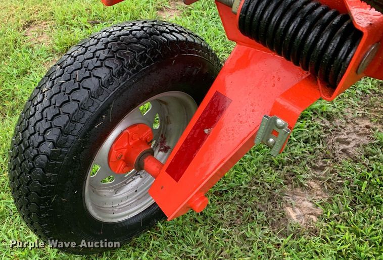 image for item LH9758 Kuhn SR112 GII  hay rake