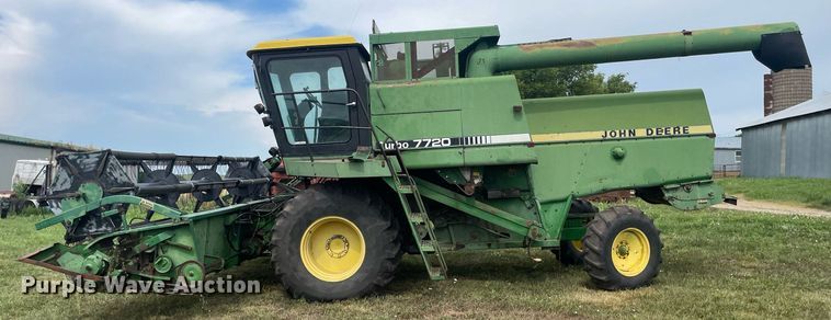 image for item LS9321 1980 John Deere 7720 Turbo  combine