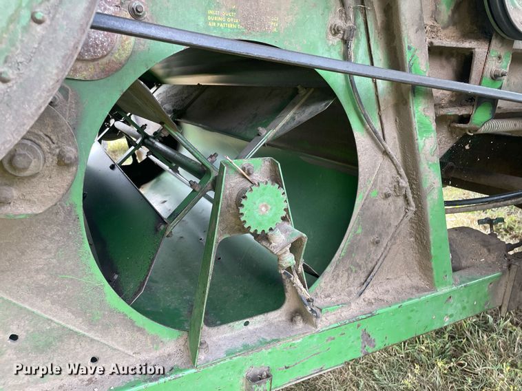 image for item LS9321 1980 John Deere 7720 Turbo  combine