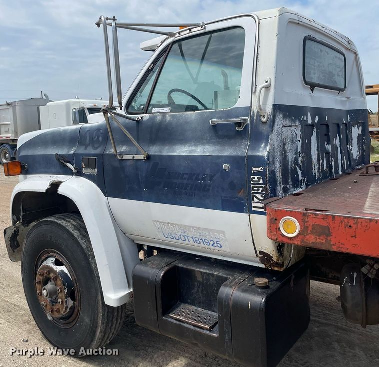 image for item LS9346 1982 GMC Sierra 7500  dump flatbed truck