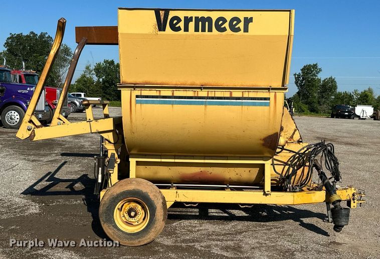 image for item MB9701 1999 Vermeer Top Gun  bale processor