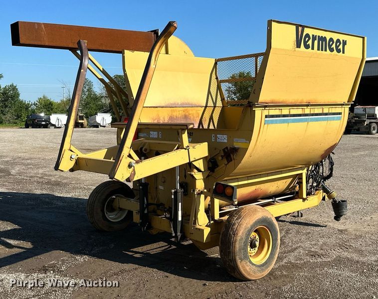 image for item MB9701 1999 Vermeer Top Gun  bale processor
