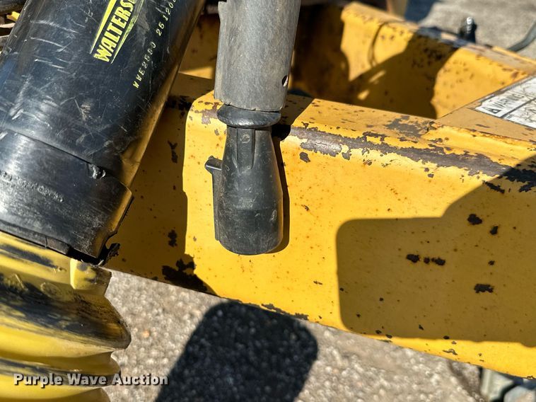 image for item MB9701 1999 Vermeer Top Gun  bale processor