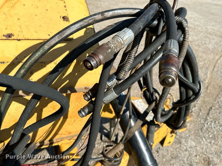 image for item MB9701 1999 Vermeer Top Gun  bale processor