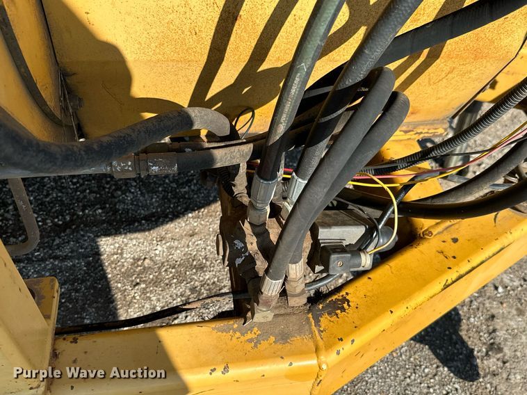 image for item MB9701 1999 Vermeer Top Gun  bale processor