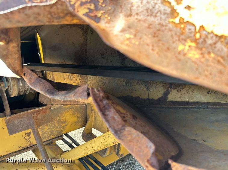 image for item MB9701 1999 Vermeer Top Gun  bale processor