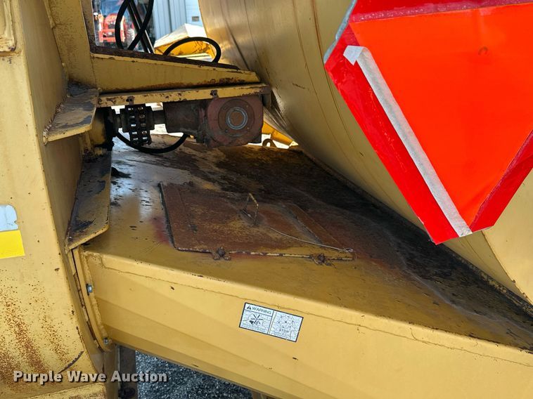 image for item MB9701 1999 Vermeer Top Gun  bale processor