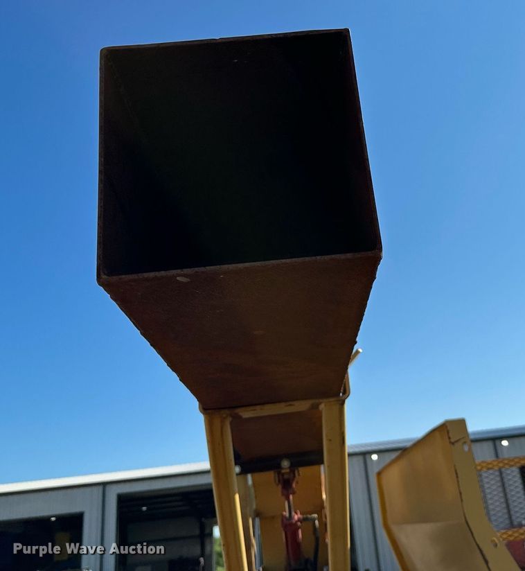 image for item MB9701 1999 Vermeer Top Gun  bale processor