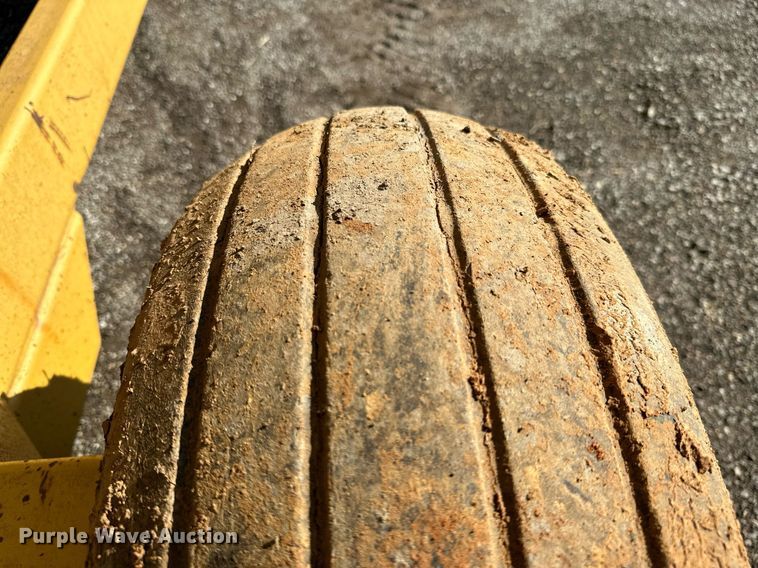 image for item MB9701 1999 Vermeer Top Gun  bale processor