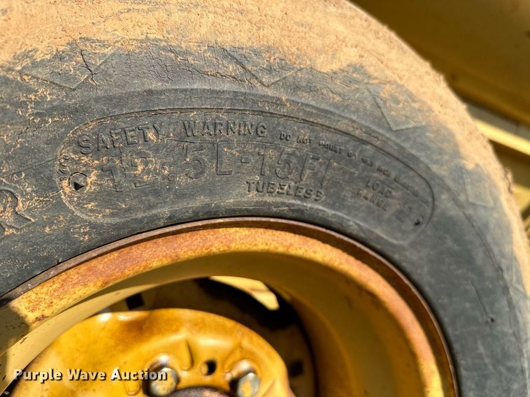 image for item MB9701 1999 Vermeer Top Gun  bale processor